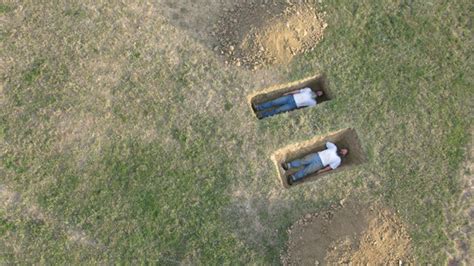 G­o­o­g­l­e­ ­H­a­r­i­t­a­l­a­r­­d­a­k­i­ ­Ü­s­t­ü­ ­A­ç­ı­k­ ­M­e­z­a­r­ ­F­o­t­o­ğ­r­a­f­ı­n­ı­n­ ­A­r­k­a­s­ı­n­d­a­k­i­ ­İ­l­g­i­n­ç­ ­H­i­k­a­y­e­